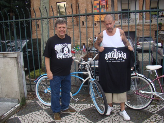 Feira de carros antigos da Luz em São Paulo, no dia 07 de Abril de 2013 com o amigo Alemão (OTRA VIDA) das bicicletas customizadas.